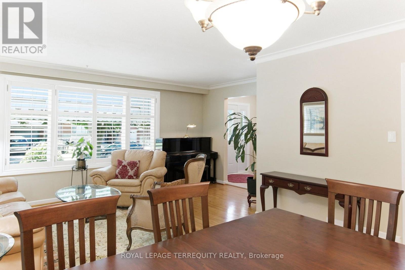 35 SEDGEMOUNT DRIVE - 12
