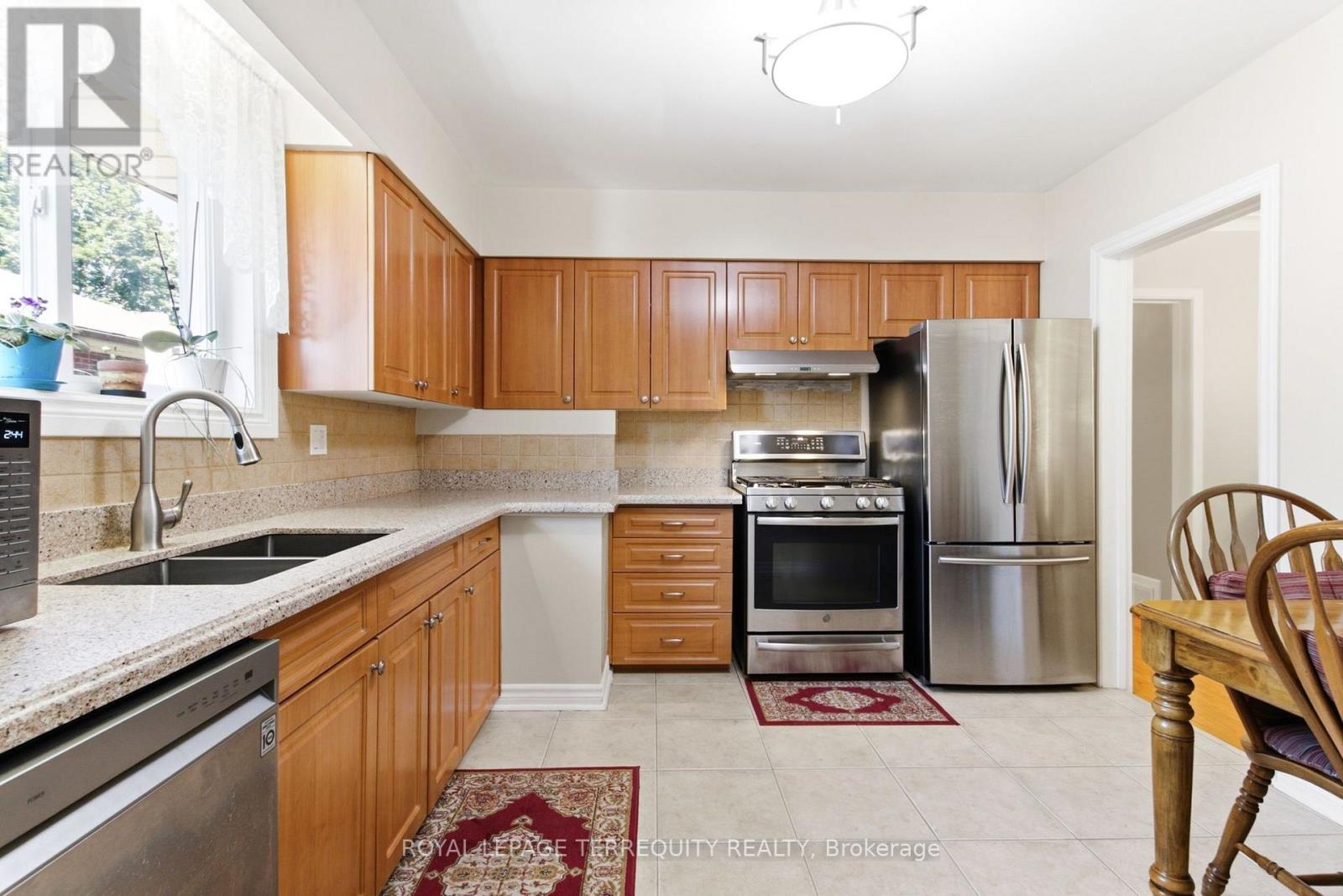 35 SEDGEMOUNT DRIVE - 13
