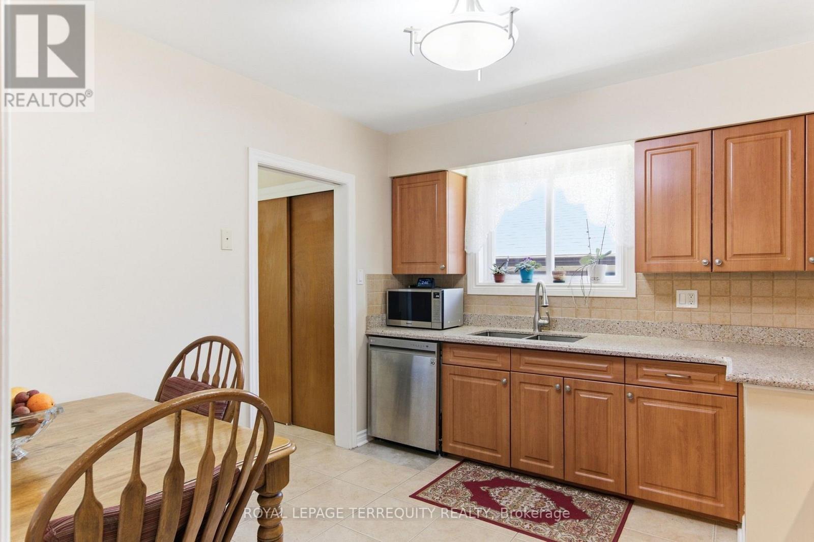 35 SEDGEMOUNT DRIVE - 15