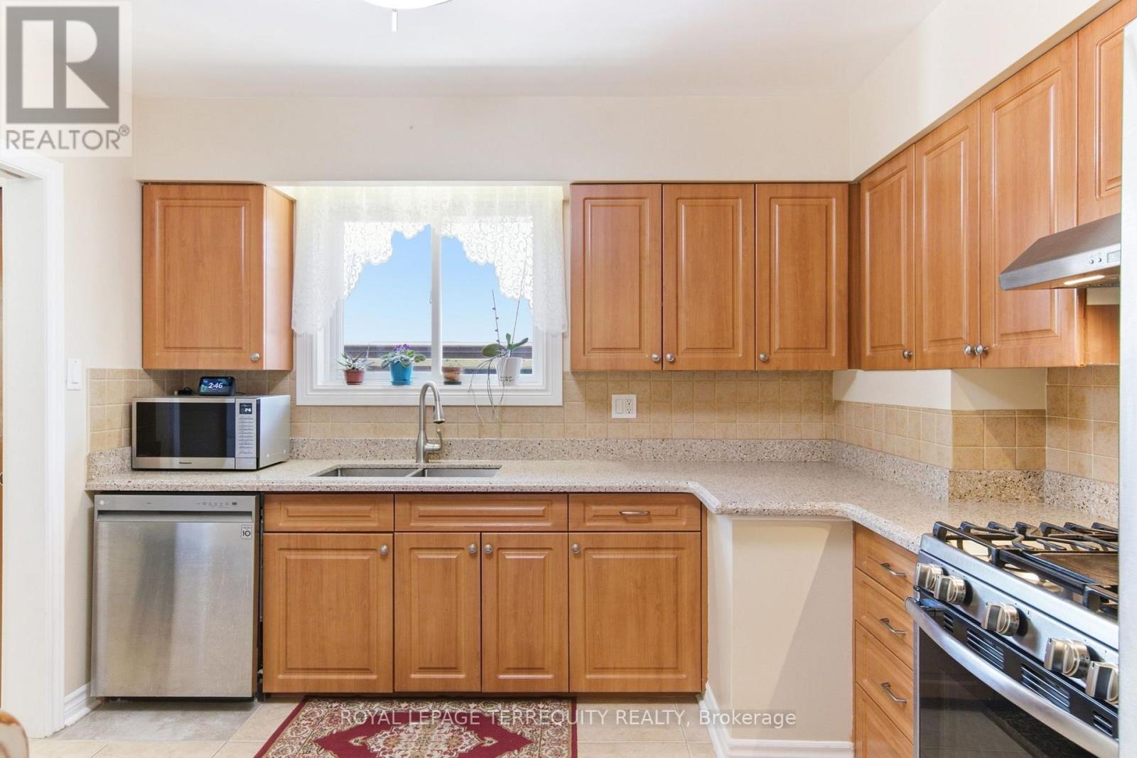 35 SEDGEMOUNT DRIVE - 16