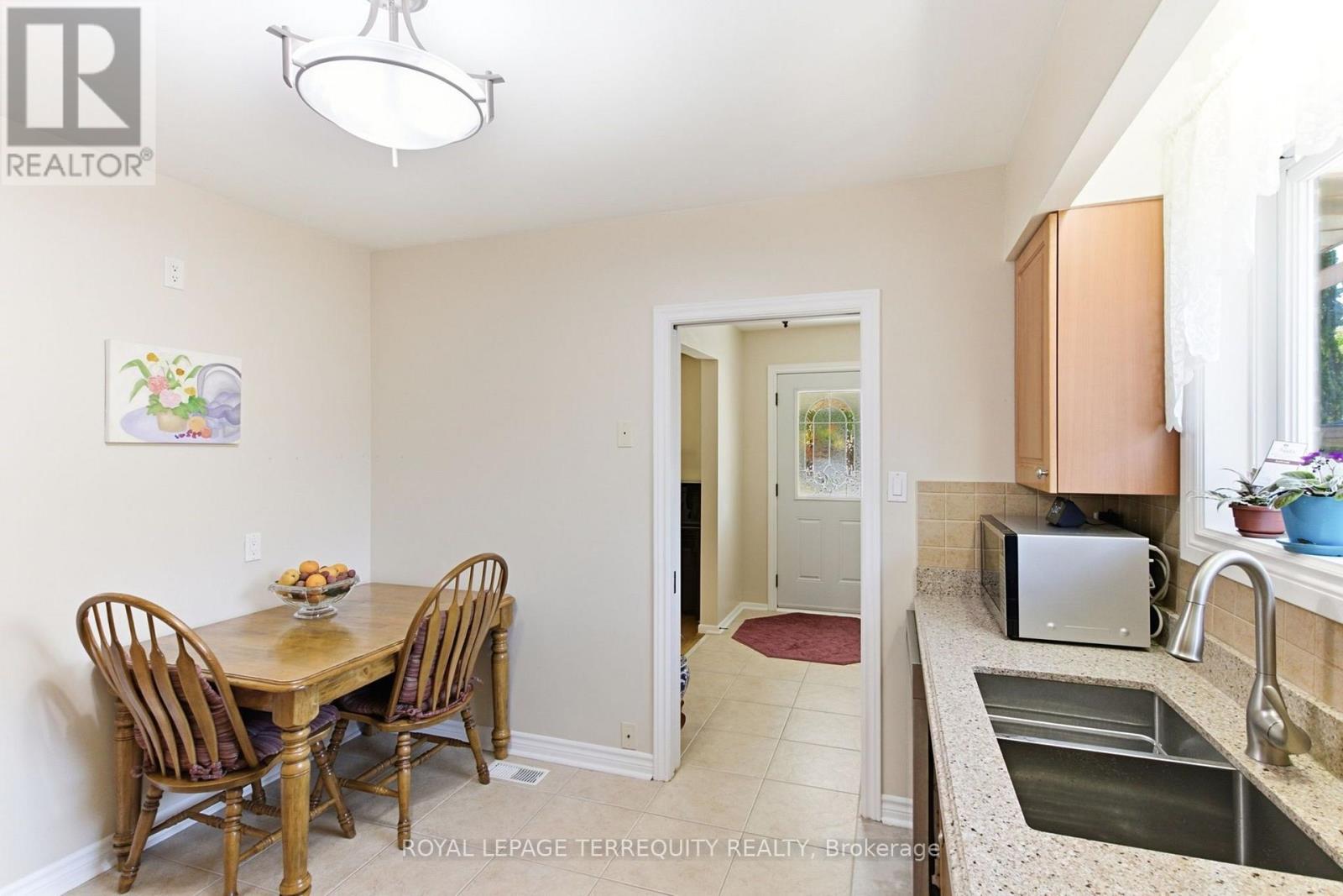 35 SEDGEMOUNT DRIVE - 17