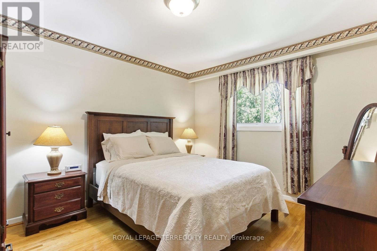 35 SEDGEMOUNT DRIVE - 18