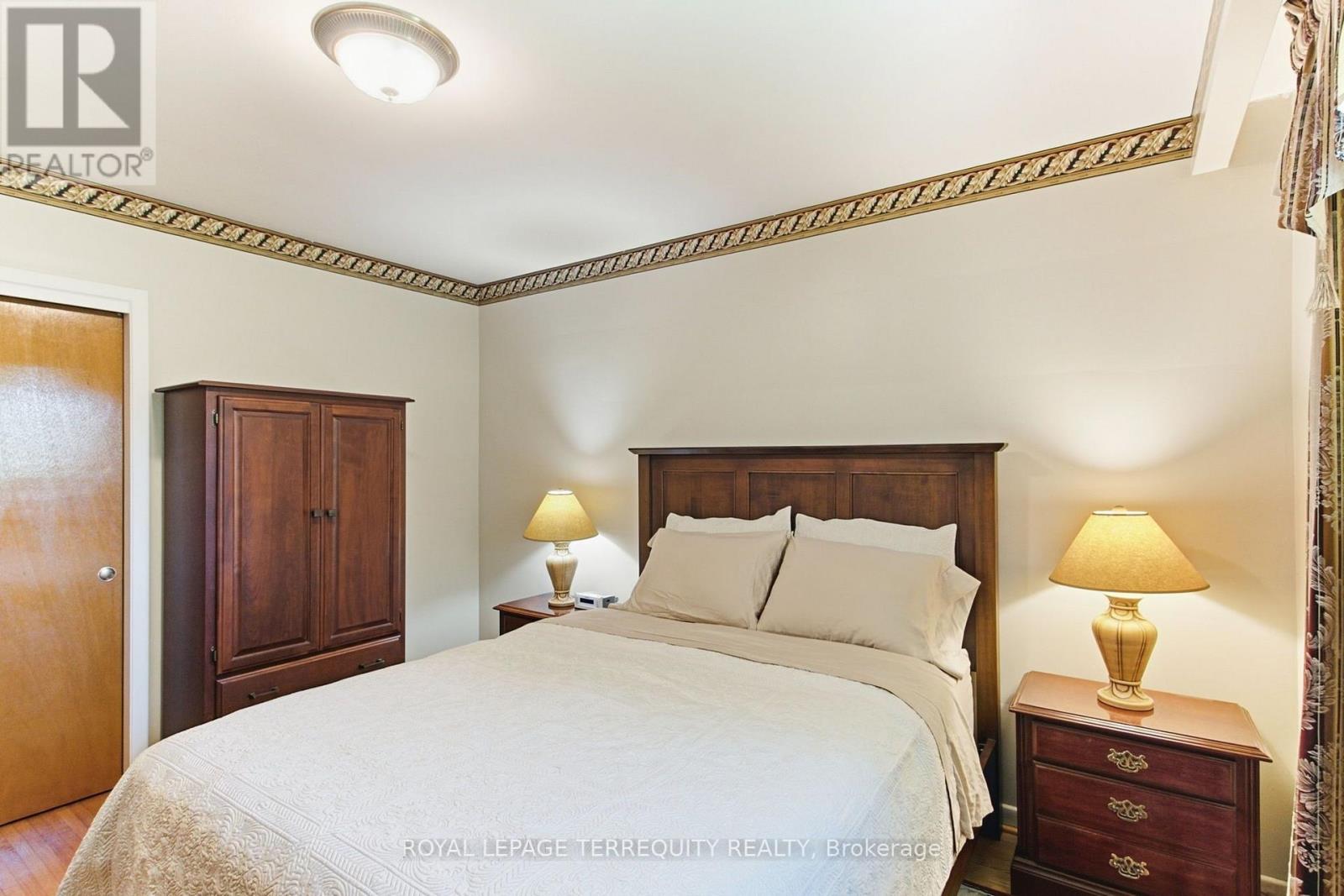 35 SEDGEMOUNT DRIVE - 19