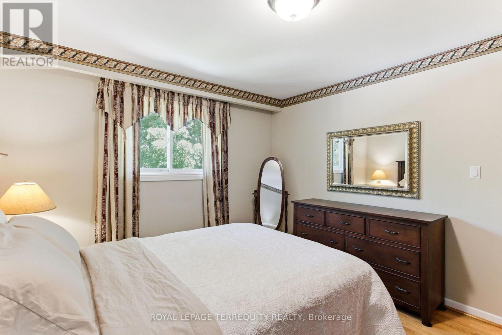35 SEDGEMOUNT DRIVE - 20