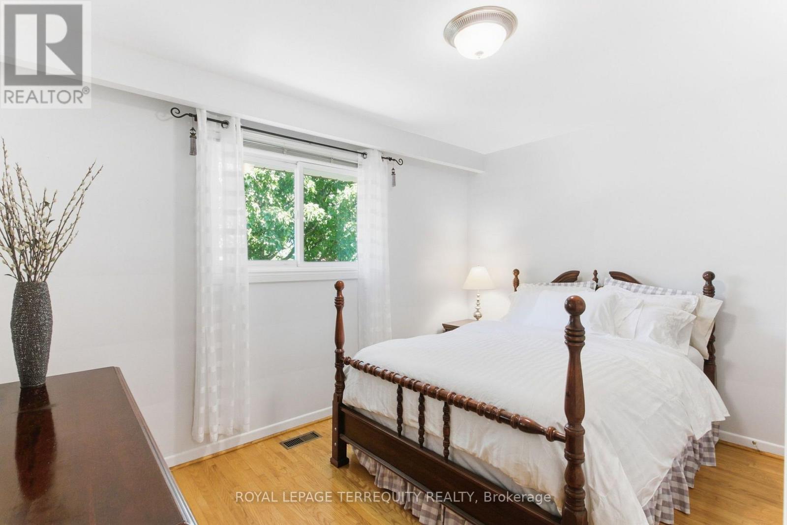 35 SEDGEMOUNT DRIVE - 21