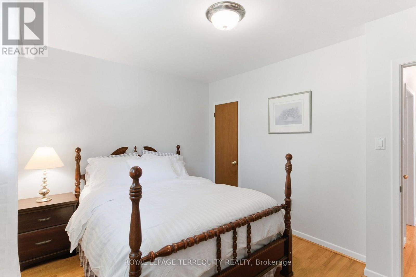 35 SEDGEMOUNT DRIVE - 22