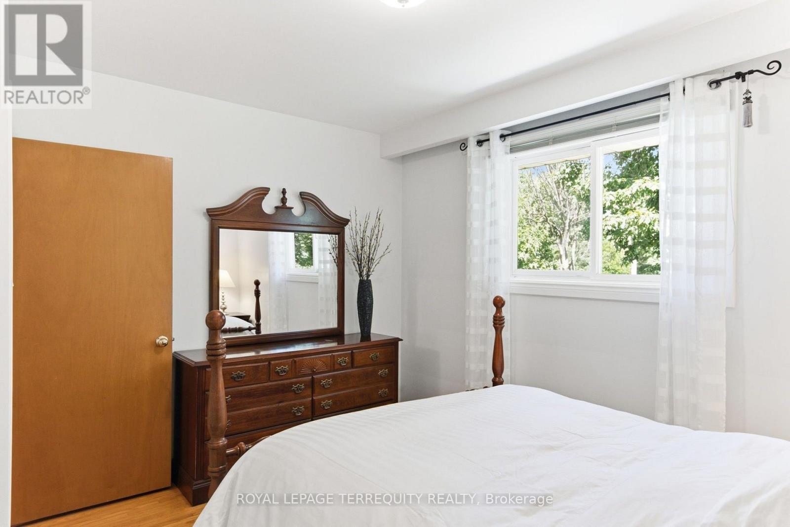 35 SEDGEMOUNT DRIVE - 23