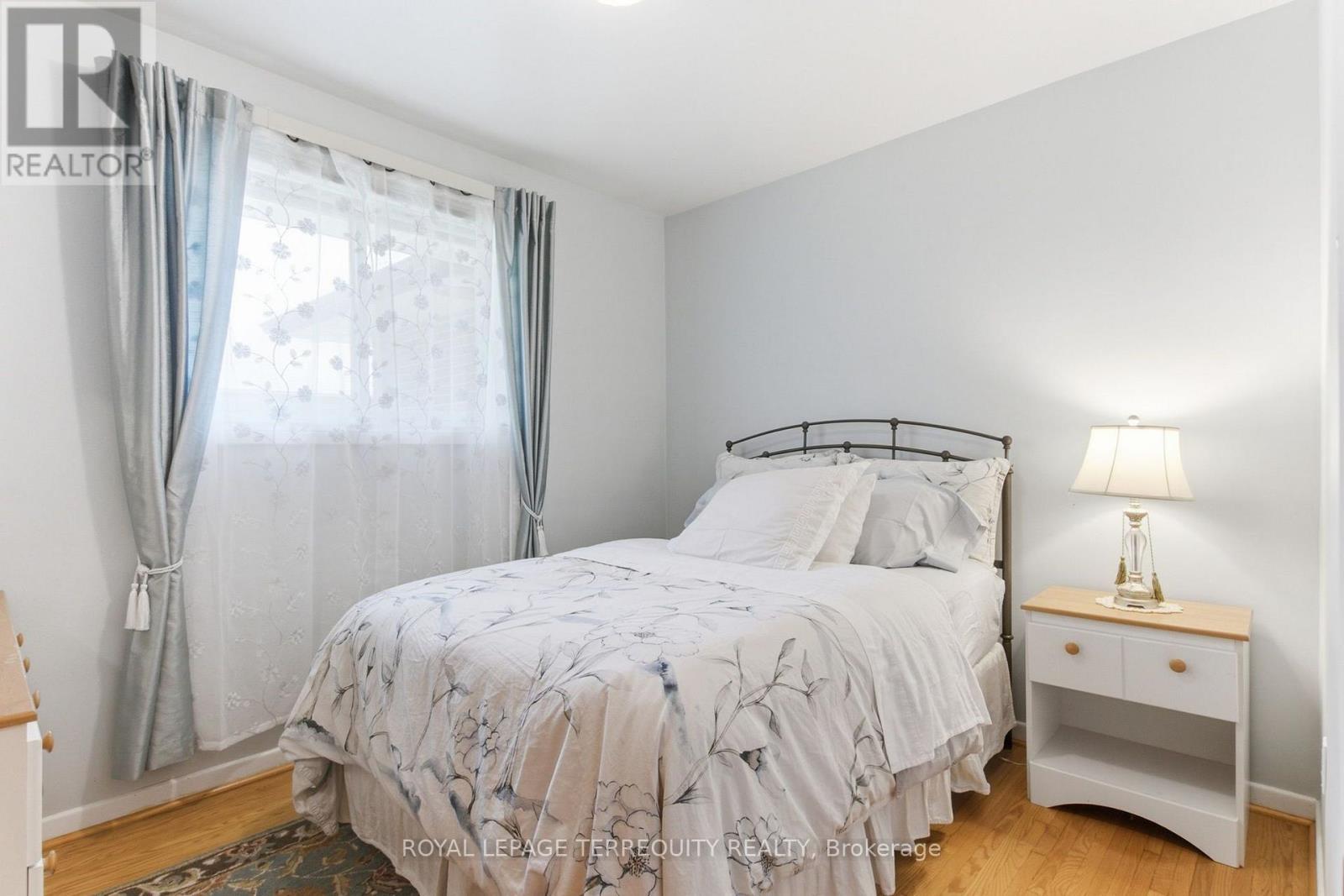 35 SEDGEMOUNT DRIVE - 24
