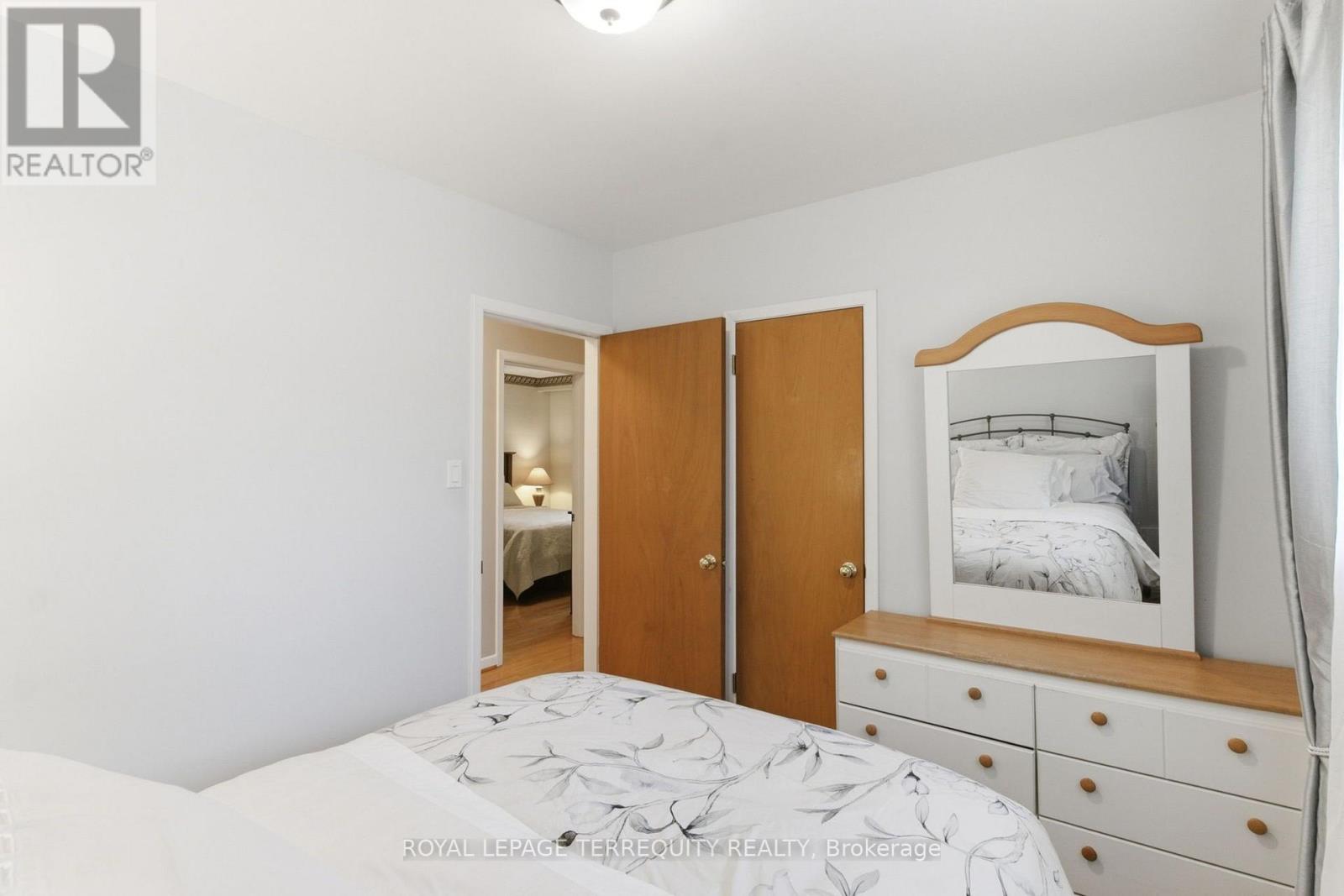 35 SEDGEMOUNT DRIVE - 25