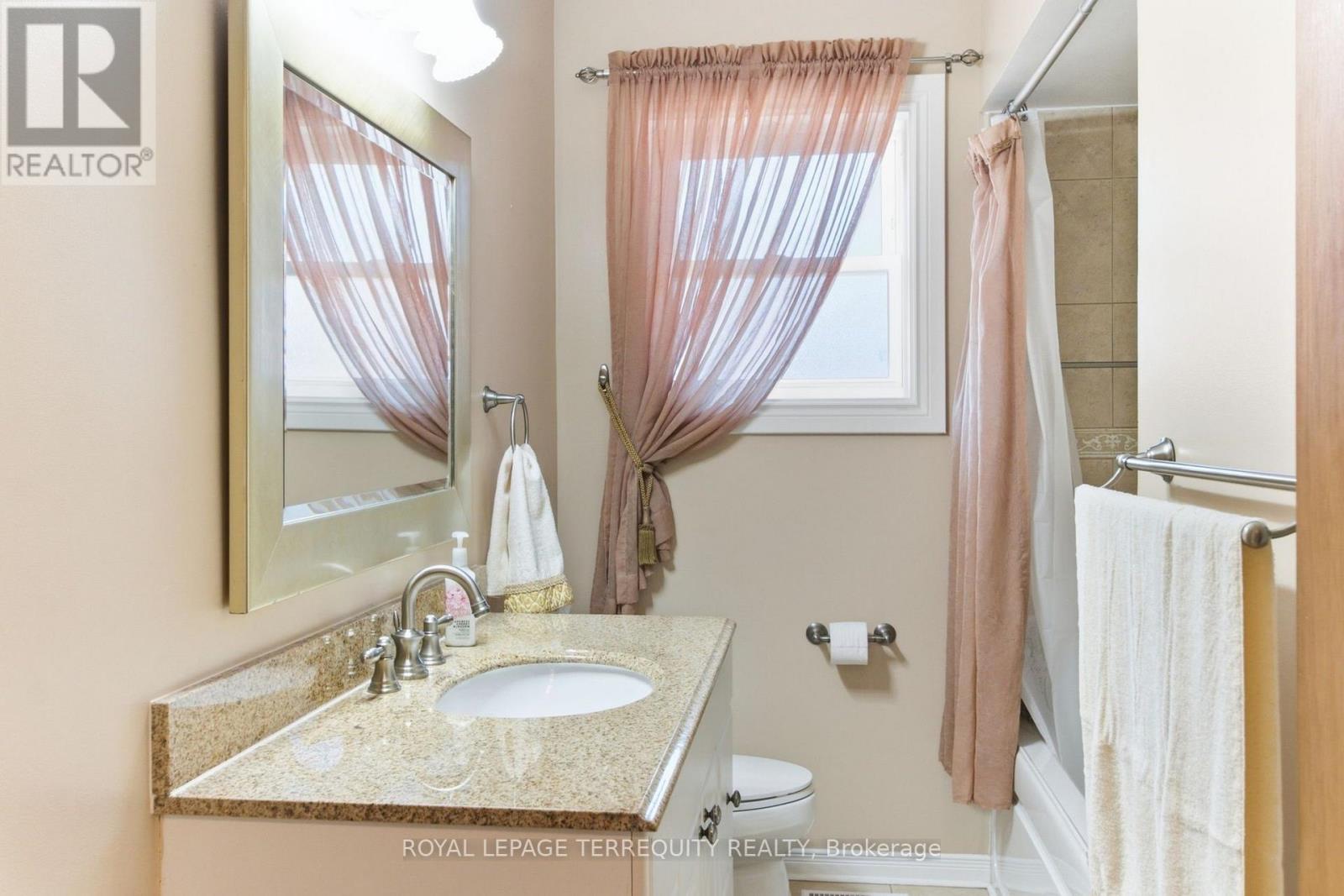 35 SEDGEMOUNT DRIVE - 26