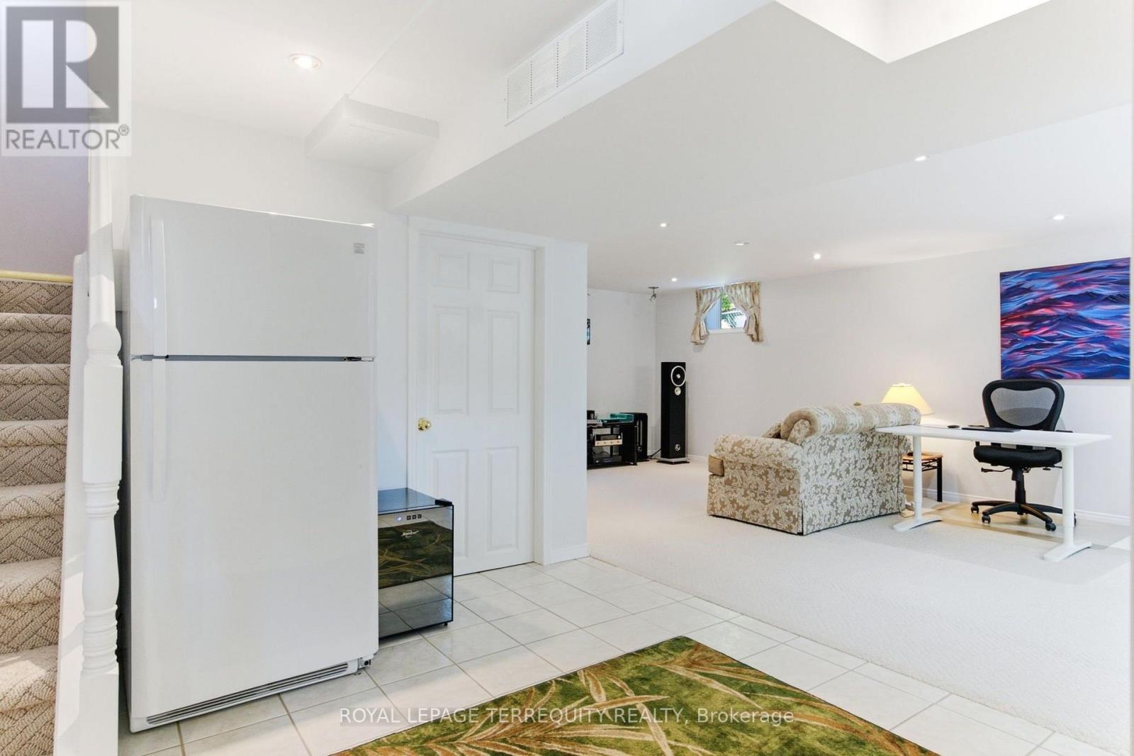 35 SEDGEMOUNT DRIVE - 28