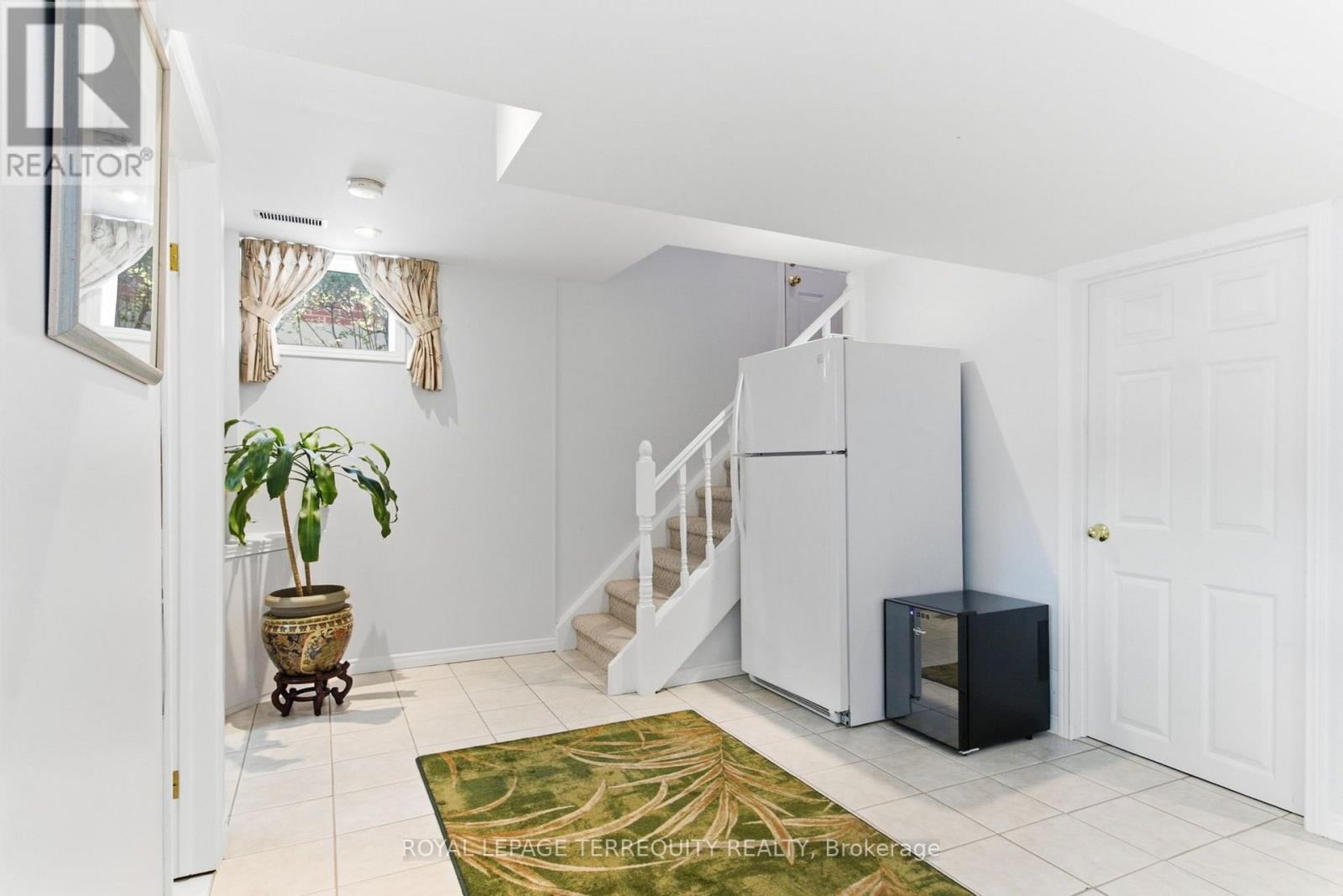 35 SEDGEMOUNT DRIVE - 30