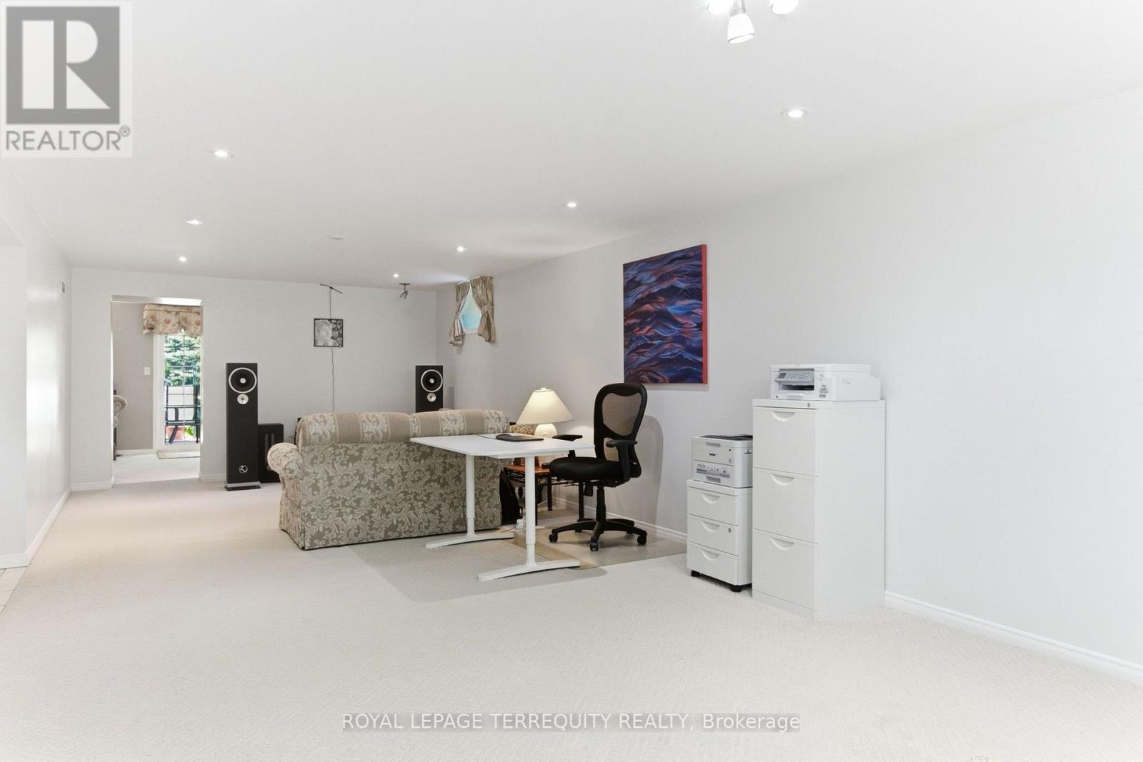 35 SEDGEMOUNT DRIVE - 34