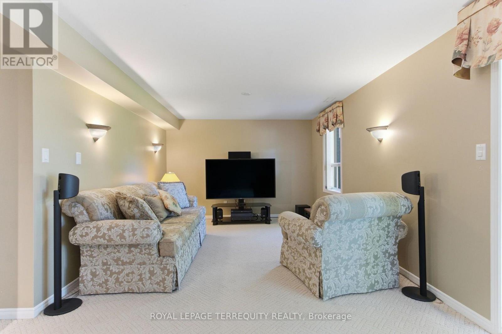 35 SEDGEMOUNT DRIVE - 35