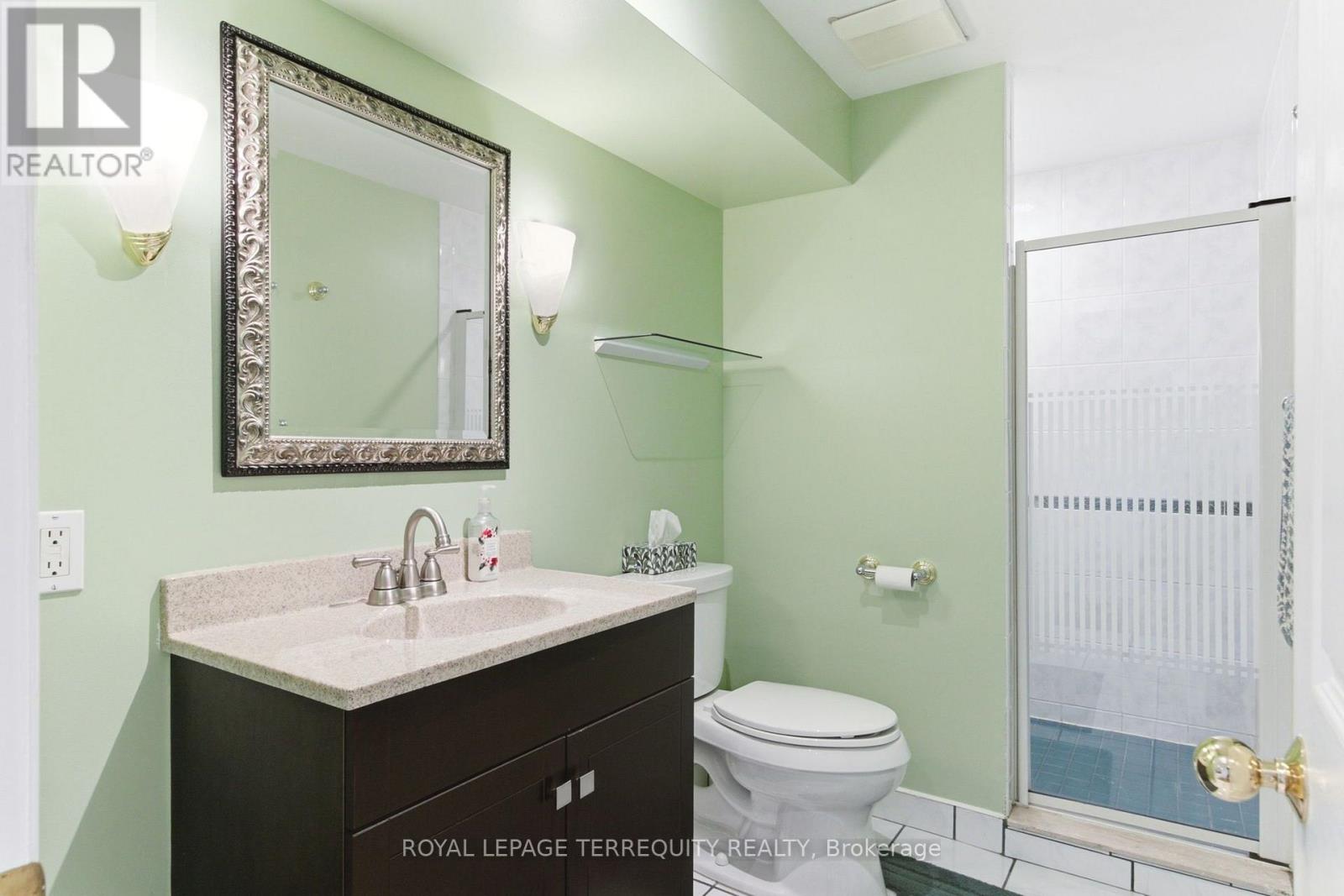 35 SEDGEMOUNT DRIVE - 38