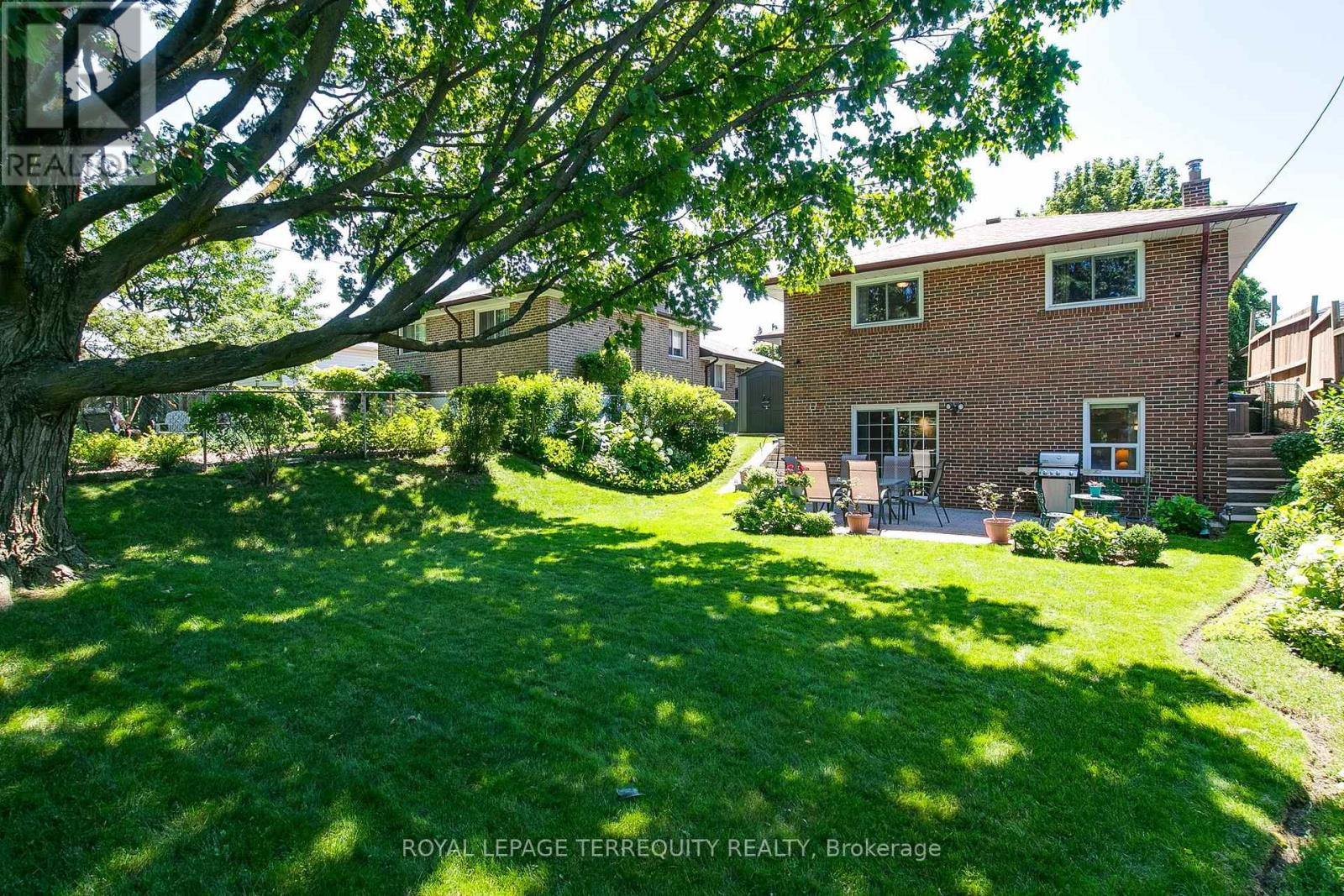35 SEDGEMOUNT DRIVE - 42