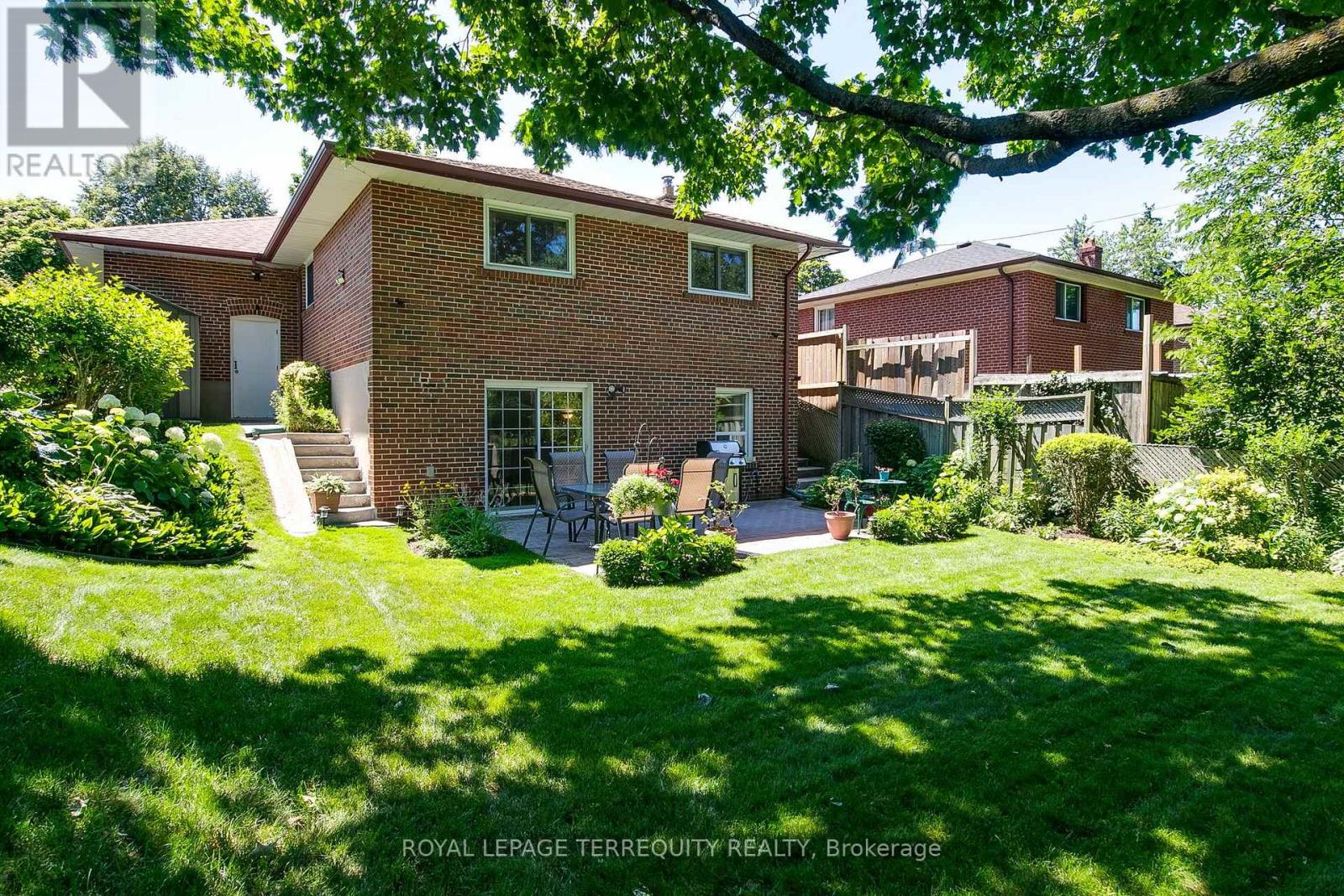 35 SEDGEMOUNT DRIVE - 44