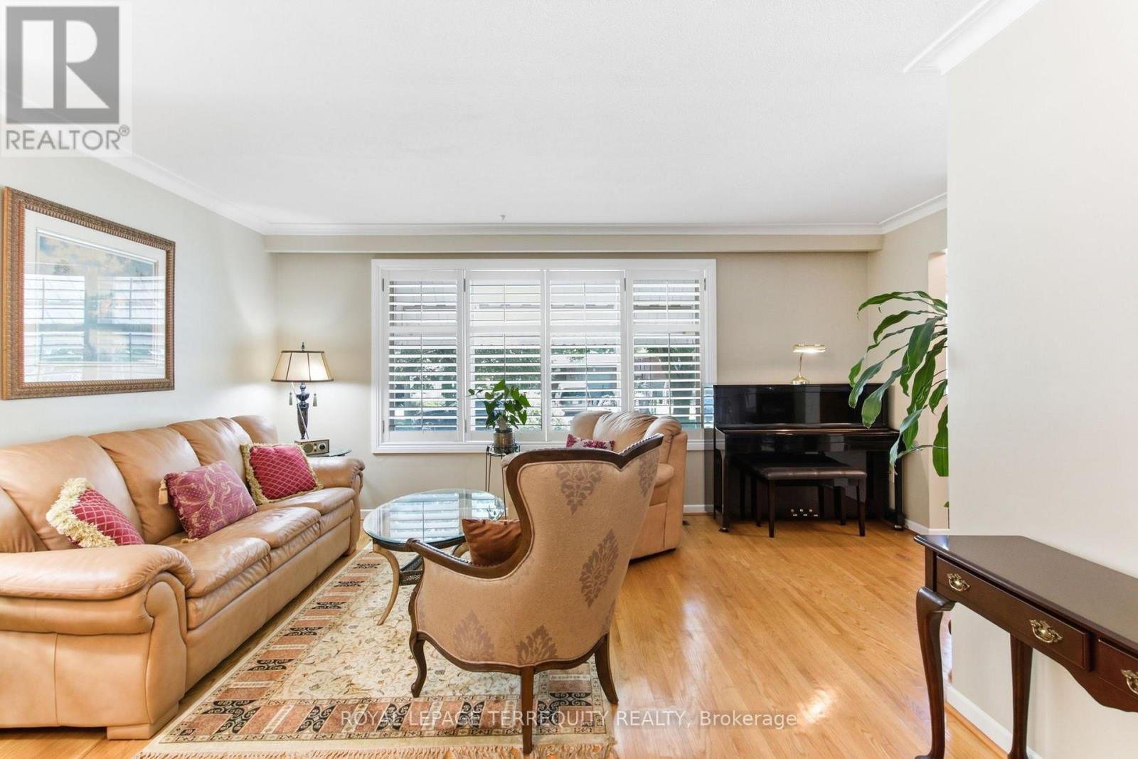 35 SEDGEMOUNT DRIVE - 6
