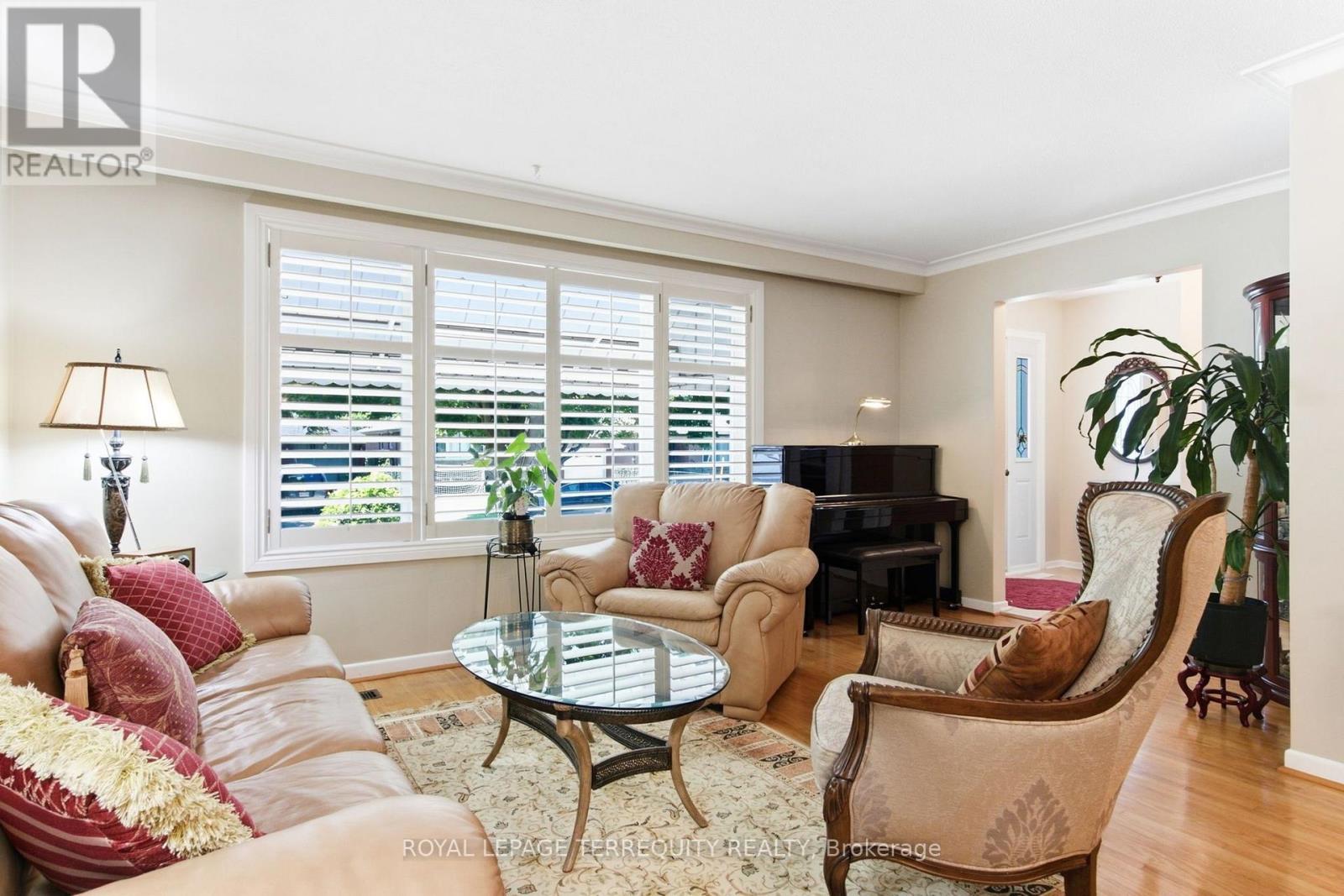 35 SEDGEMOUNT DRIVE - 8