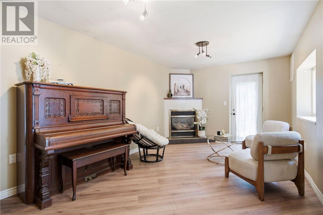 287 HYLAND Drive - Image 9