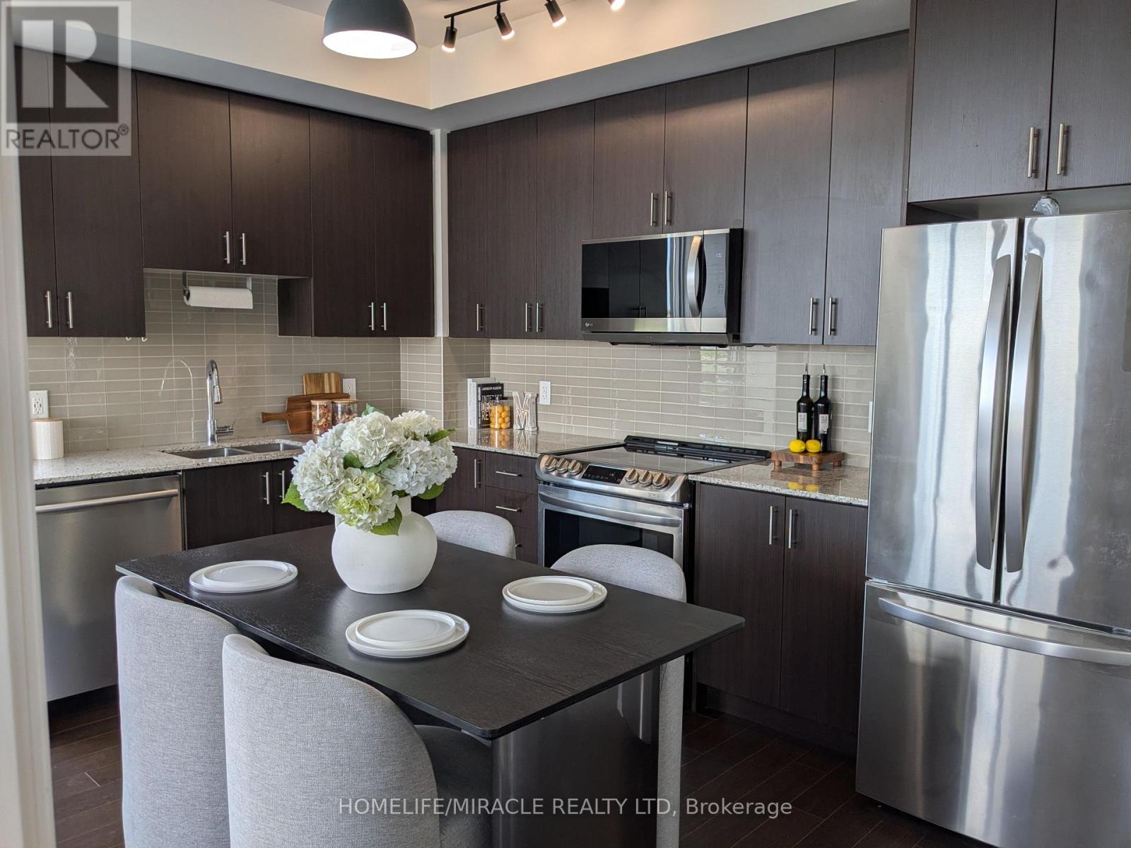 #611 9582 MARKHAM ROAD - 11