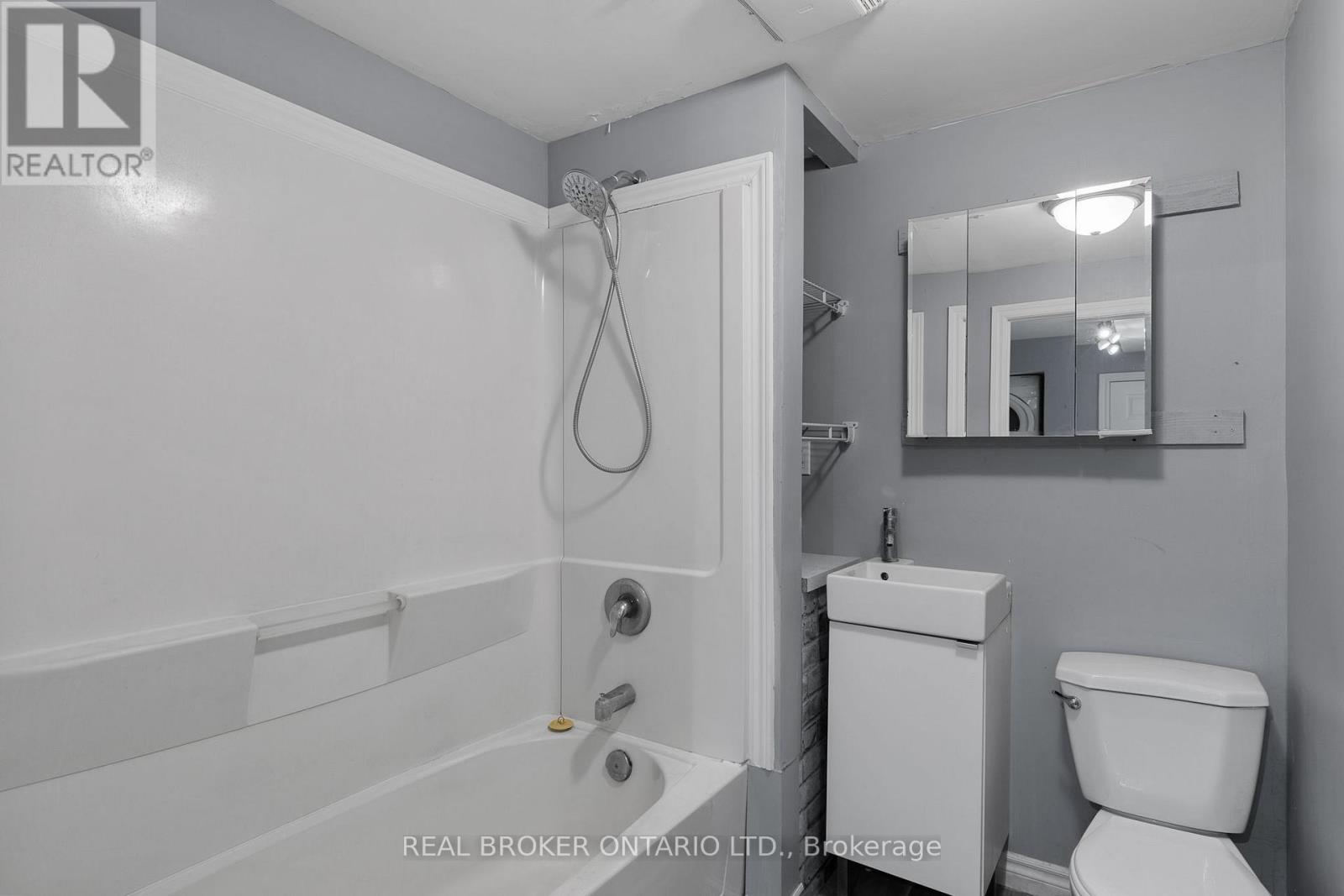 65 OTTAWAY AVENUE - 23