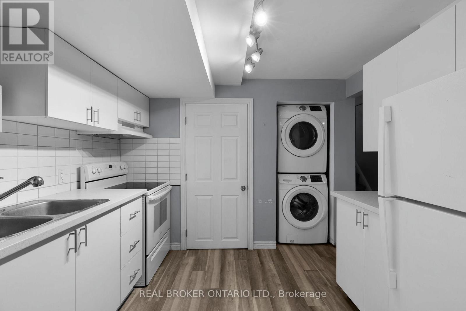 65 OTTAWAY AVENUE - 25