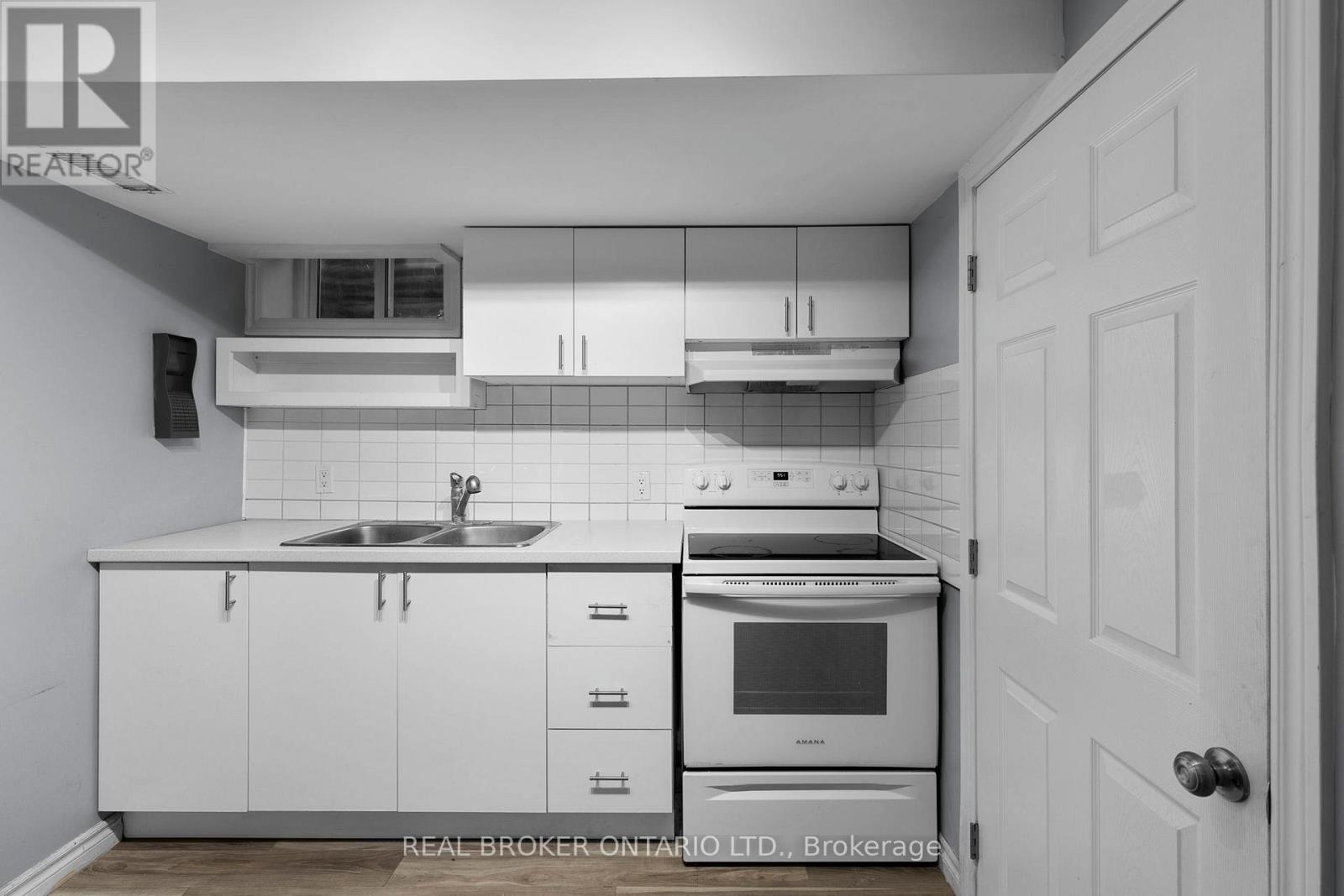 65 OTTAWAY AVENUE - 26