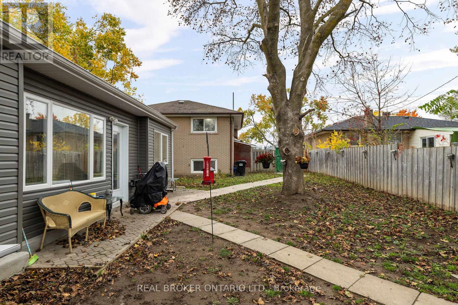 65 OTTAWAY AVENUE - 33