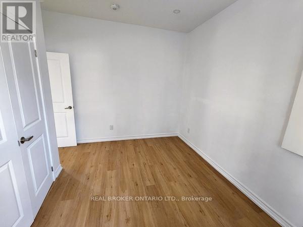 65 OTTAWAY AVENUE - 39