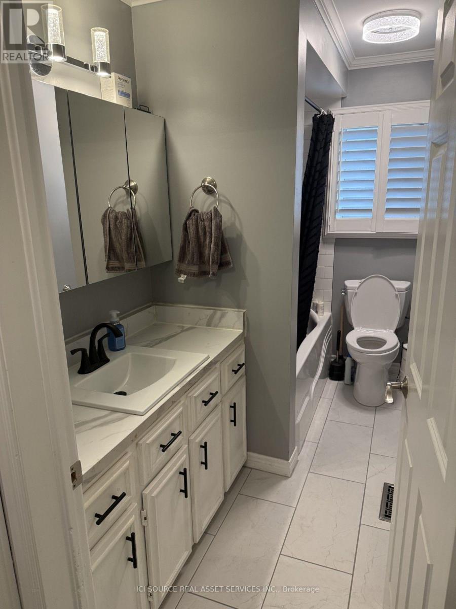 6998 GLENGOWAN CRESCENT - 7