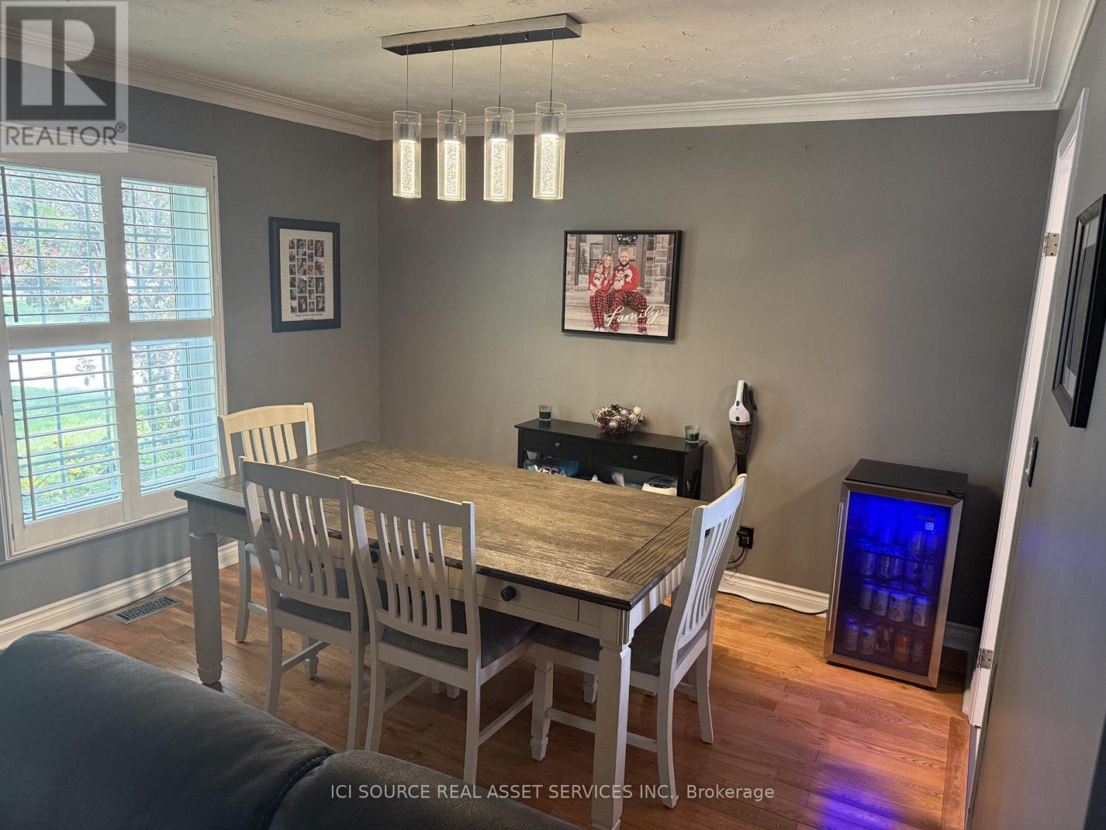6998 GLENGOWAN CRESCENT - 4