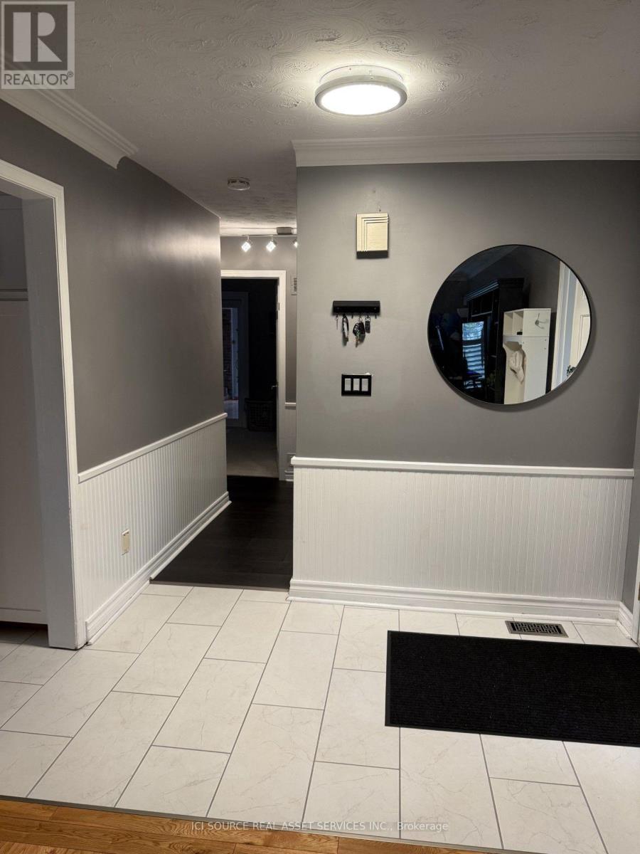 6998 GLENGOWAN CRESCENT - 2