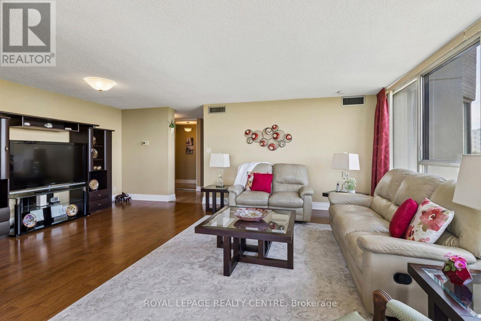 #1006 880 DUNDAS STREET W - 17