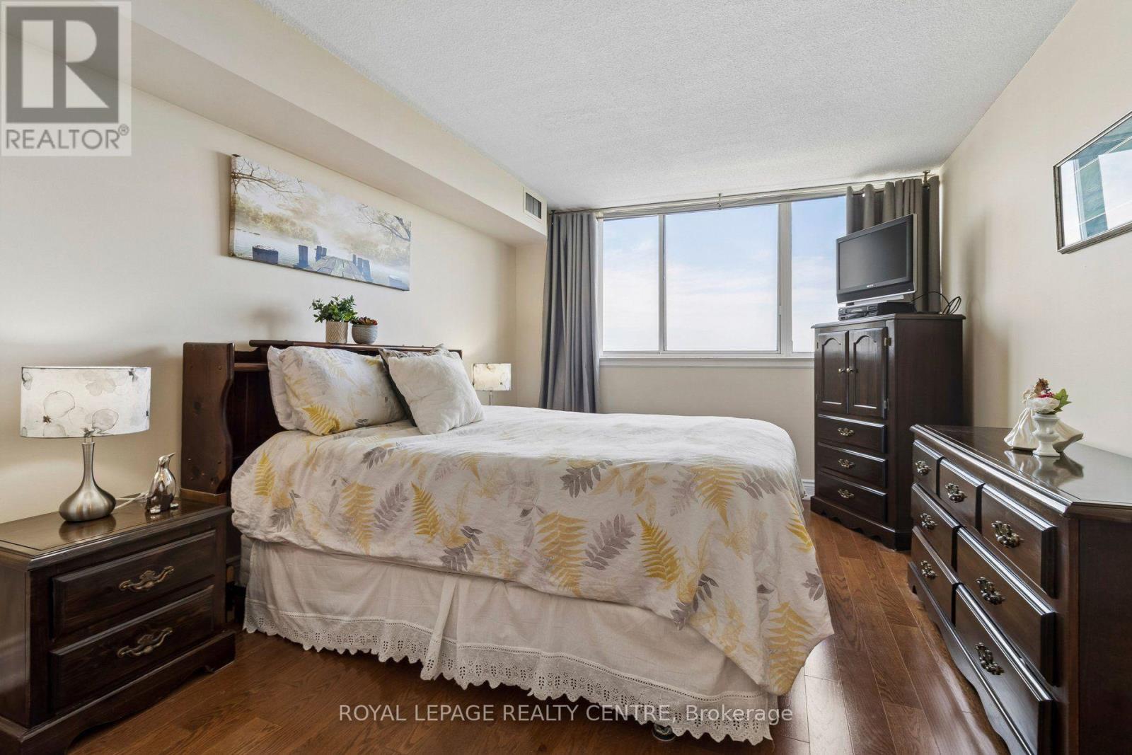 #1006 880 DUNDAS STREET W - 18
