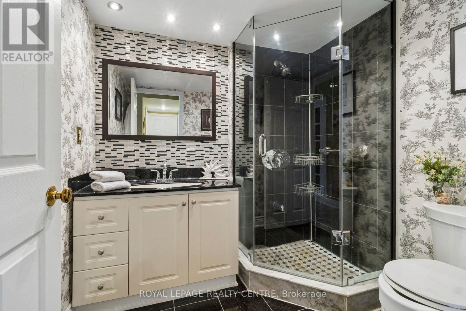 #1006 880 DUNDAS STREET W - 23