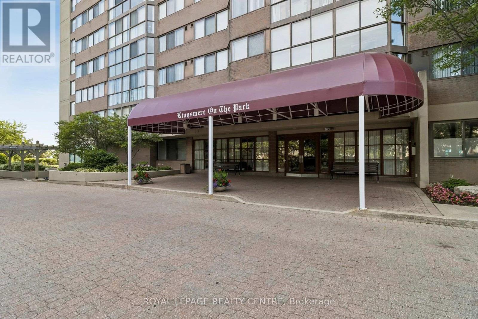 #1006 880 DUNDAS STREET W - 3