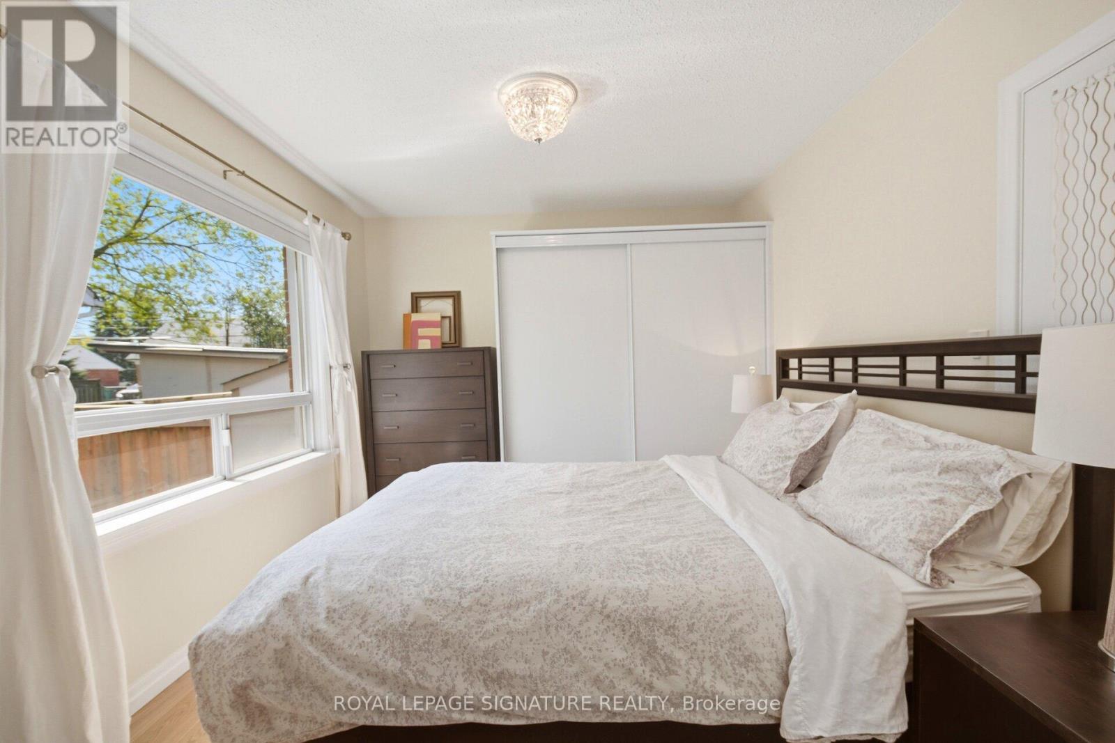 18 ERLESMERE AVENUE - 12