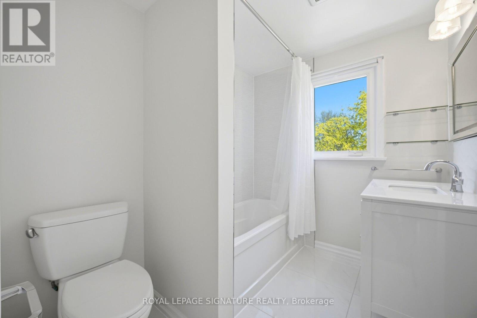 18 ERLESMERE AVENUE - 19