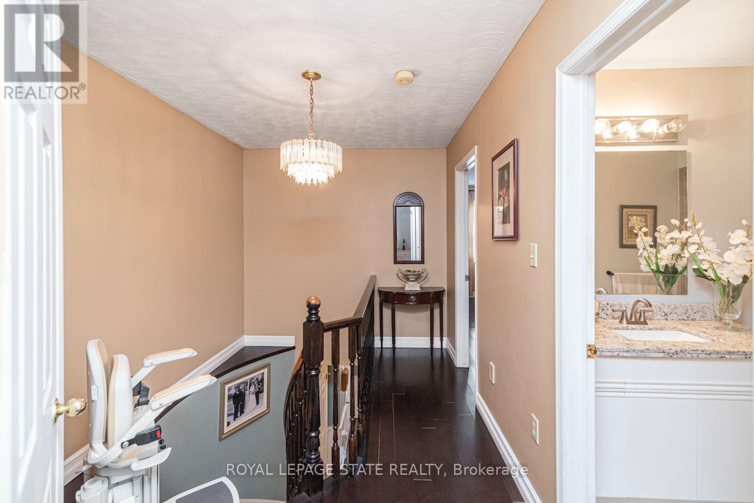 #22 255 MOUNT ALBION ROAD - 23