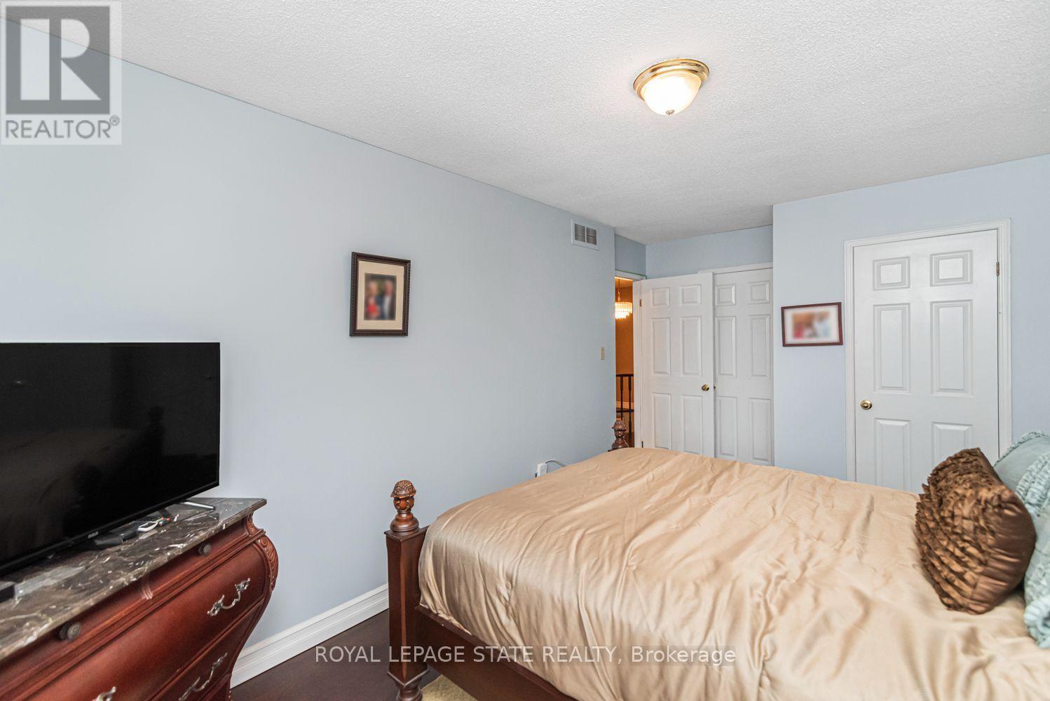 #22 255 MOUNT ALBION ROAD - 26