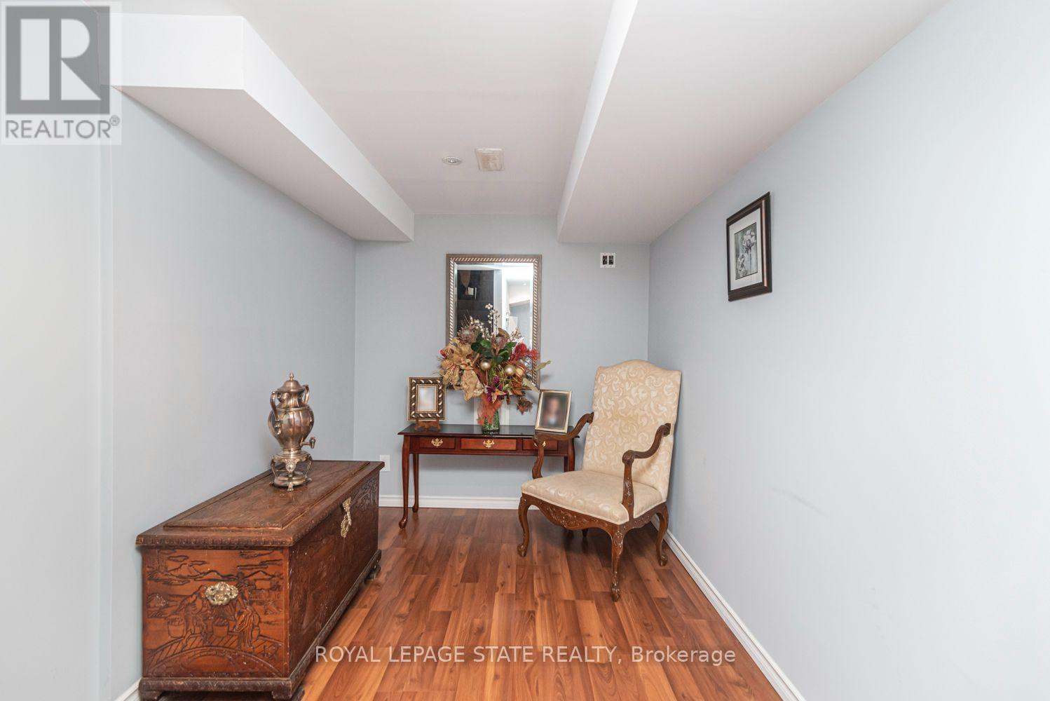 #22 255 MOUNT ALBION ROAD - 35
