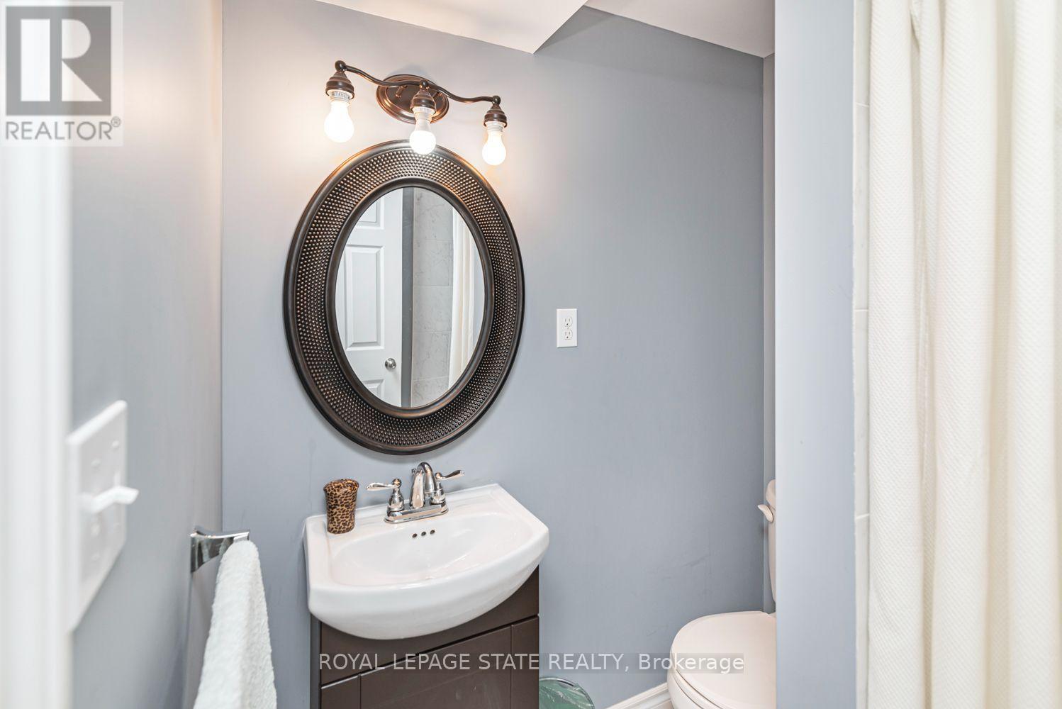 #22 255 MOUNT ALBION ROAD - 36