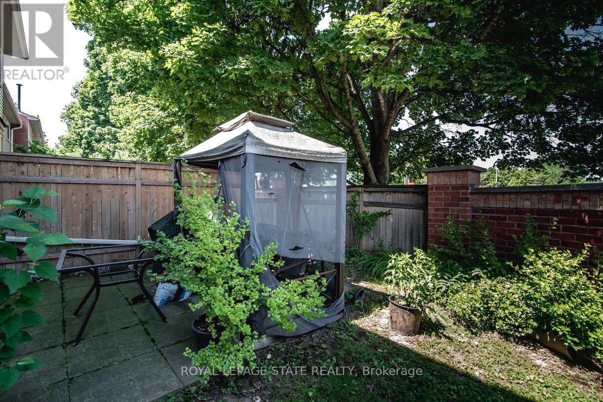 #22 255 MOUNT ALBION ROAD - 44