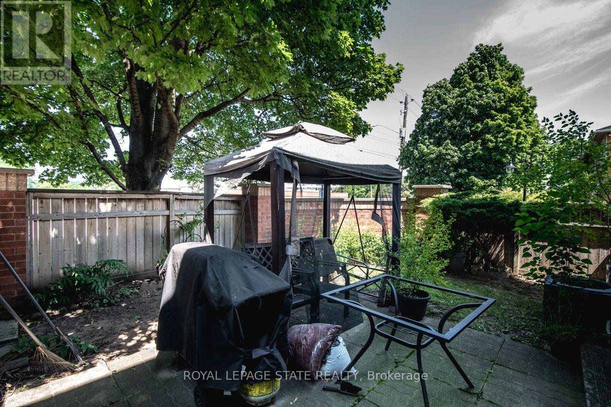 #22 255 MOUNT ALBION ROAD - 47