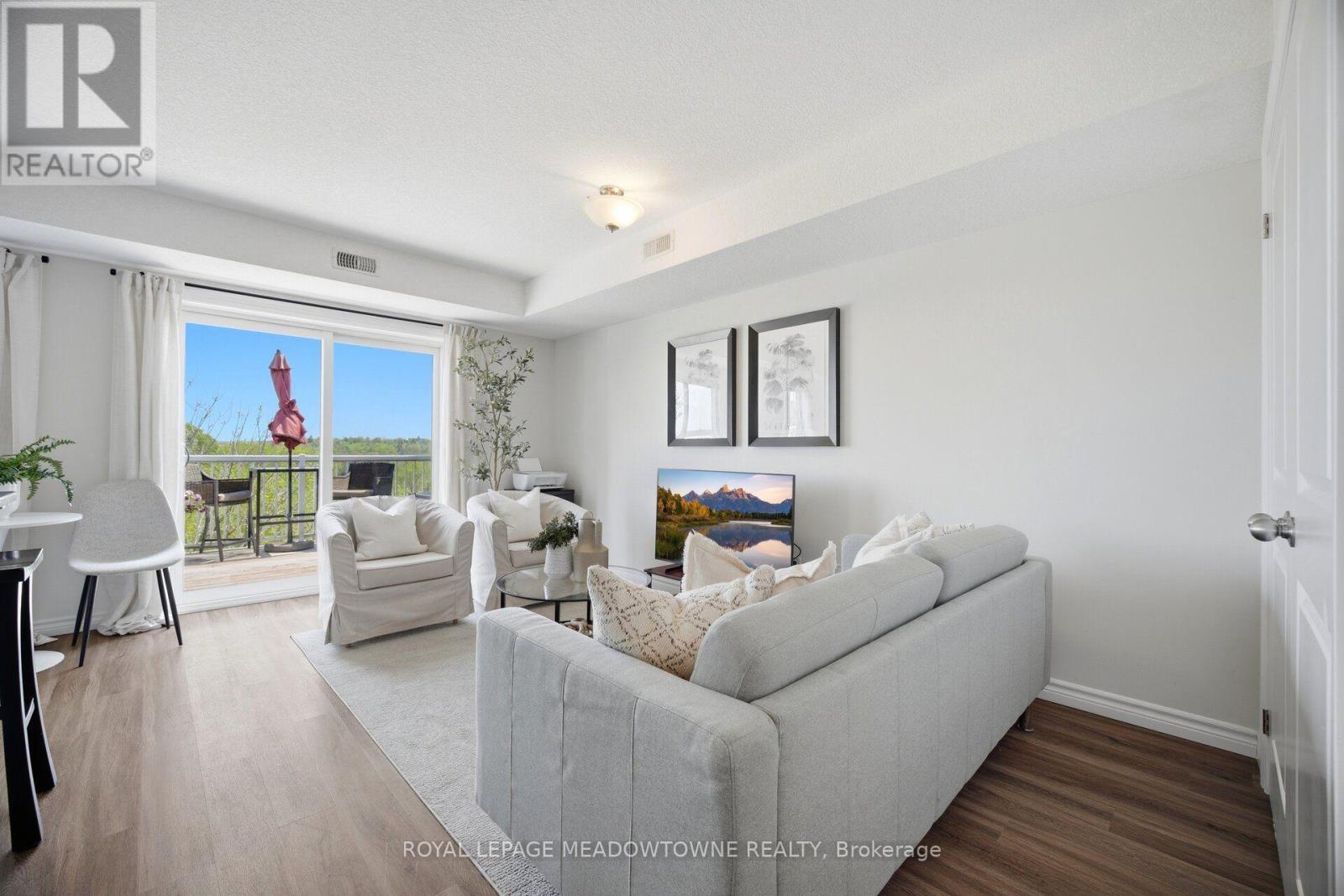 #207 7 CITYVIEW DRIVE S - 16