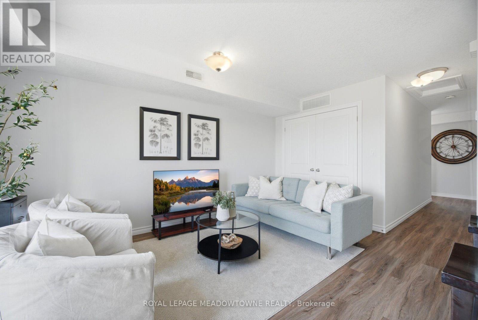 #207 7 CITYVIEW DRIVE S - 17