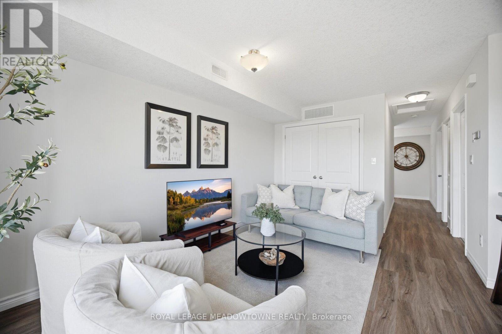 #207 7 CITYVIEW DRIVE S - 19