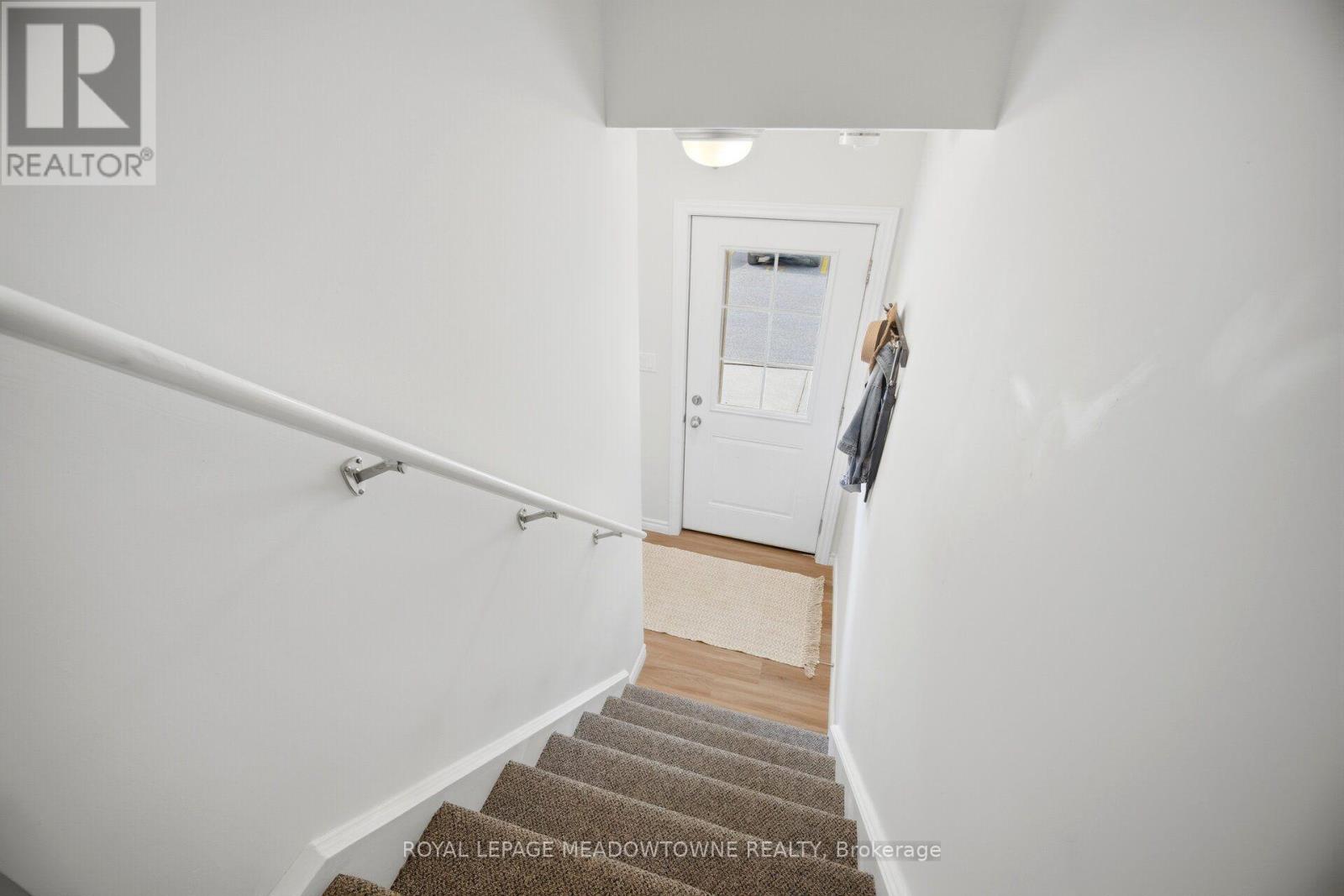 #207 7 CITYVIEW DRIVE S - 22