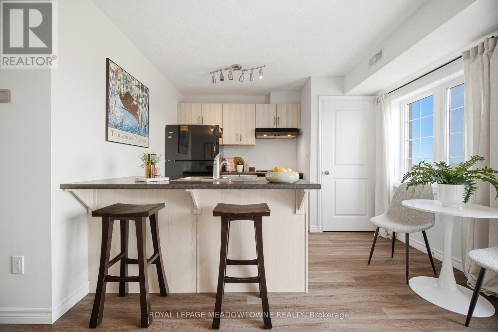 #207 7 CITYVIEW DRIVE S - 27